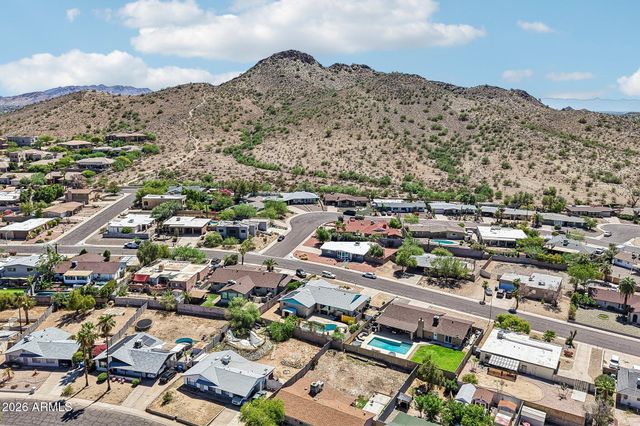 2460 E CLAIRE Drive, Phoenix, AZ 85032