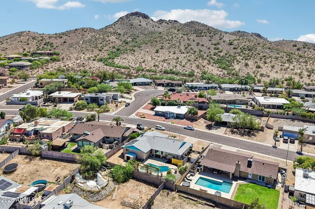 2460 E CLAIRE Drive, Phoenix, AZ 85032
