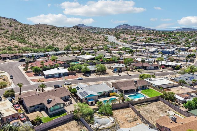 2460 E CLAIRE Drive, Phoenix, AZ 85032