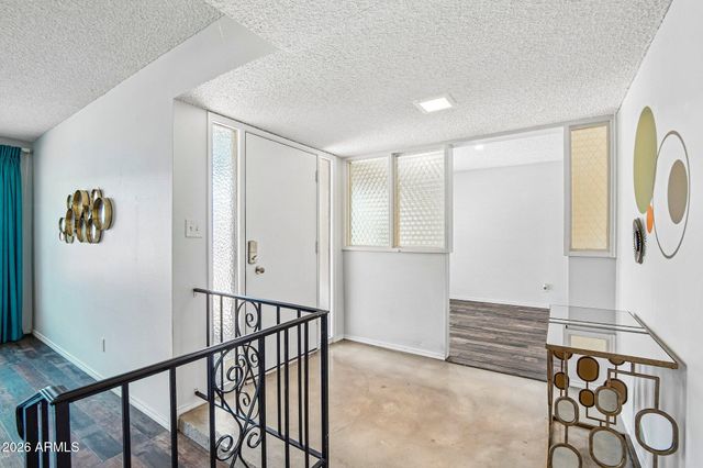 2460 E CLAIRE Drive, Phoenix, AZ 85032