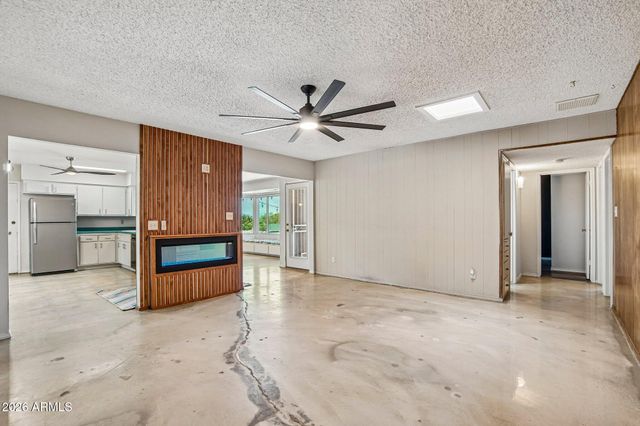 2460 E CLAIRE Drive, Phoenix, AZ 85032