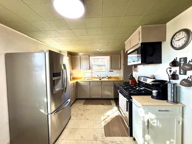 5636 S County Road D, Beloit, WI 53511