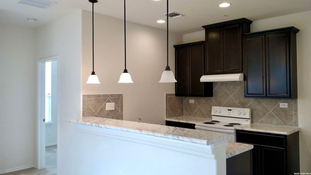 513 Dusty Emerald, Universal City, TX 78148