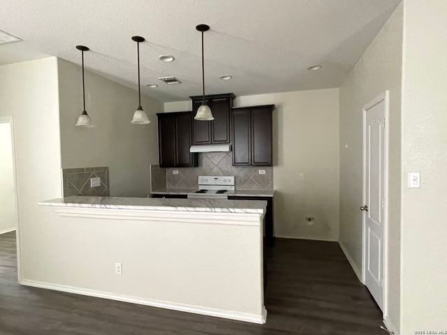 513 Dusty Emerald, Universal City, TX 78148