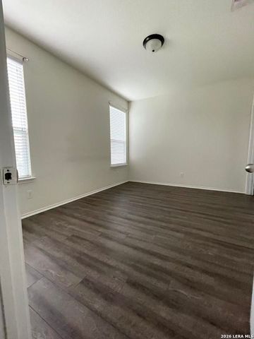 513 Dusty Emerald, Universal City, TX 78148