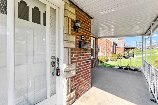 220 Mcclelland Rd, North Strabane, PA 15317