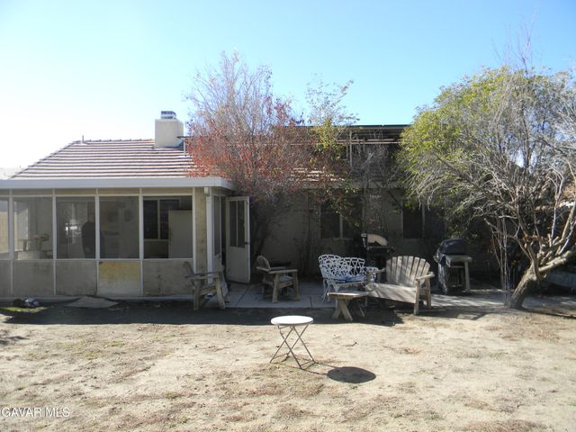 43516 E 32nd Street, Lancaster, CA 93535