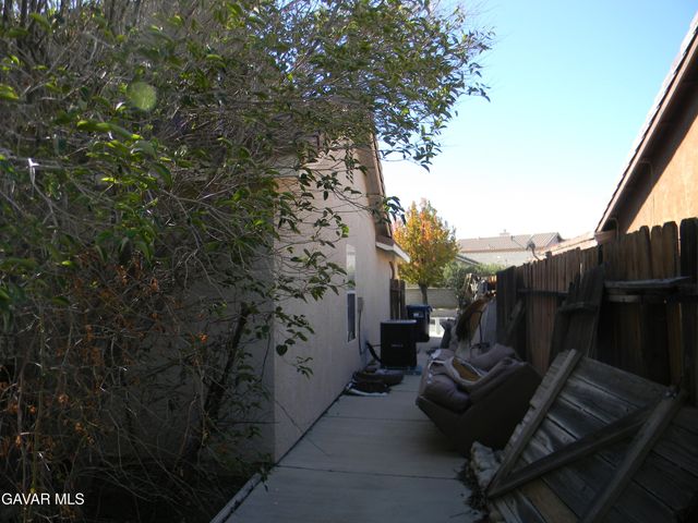 43516 E 32nd Street, Lancaster, CA 93535