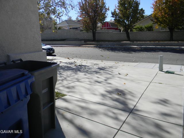 43516 E 32nd Street, Lancaster, CA 93535