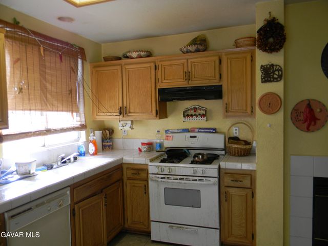 43516 E 32nd Street, Lancaster, CA 93535