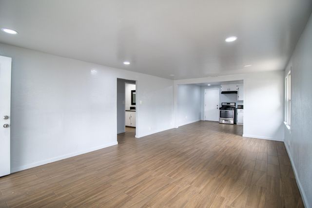 818 W Sweet Avenue W, Visalia, CA 93291