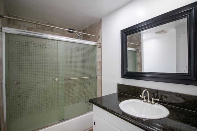 818 W Sweet Avenue W, Visalia, CA 93291