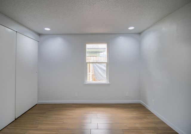 818 W Sweet Avenue W, Visalia, CA 93291