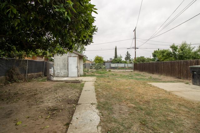 818 W Sweet Avenue W, Visalia, CA 93291