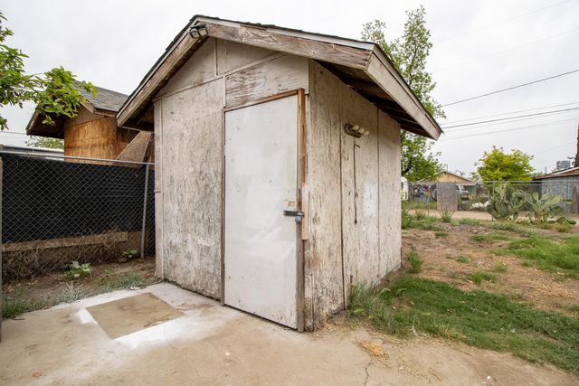 818 W Sweet Avenue W, Visalia, CA 93291