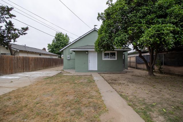 818 W Sweet Avenue W, Visalia, CA 93291