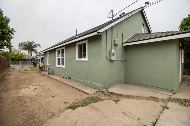 818 W Sweet Avenue W, Visalia, CA 93291