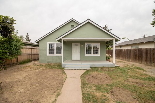 818 W Sweet Avenue W, Visalia, CA 93291