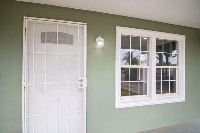 818 W Sweet Avenue W, Visalia, CA 93291