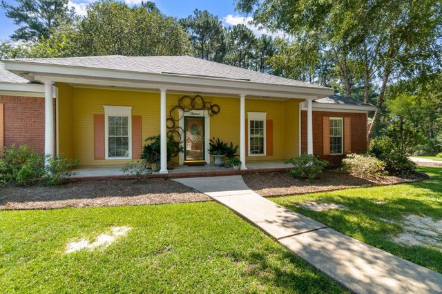 13 William Oaks Dr., Hattiesburg, MS 39402