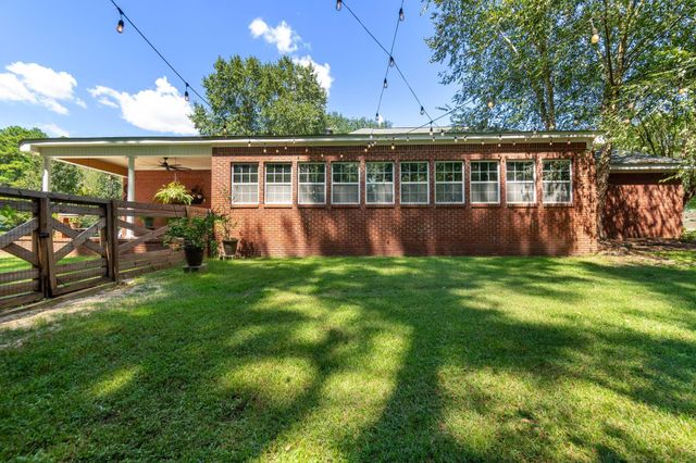 13 William Oaks Dr., Hattiesburg, MS 39402