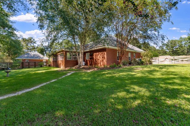13 William Oaks Dr., Hattiesburg, MS 39402
