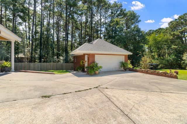 13 William Oaks Dr., Hattiesburg, MS 39402
