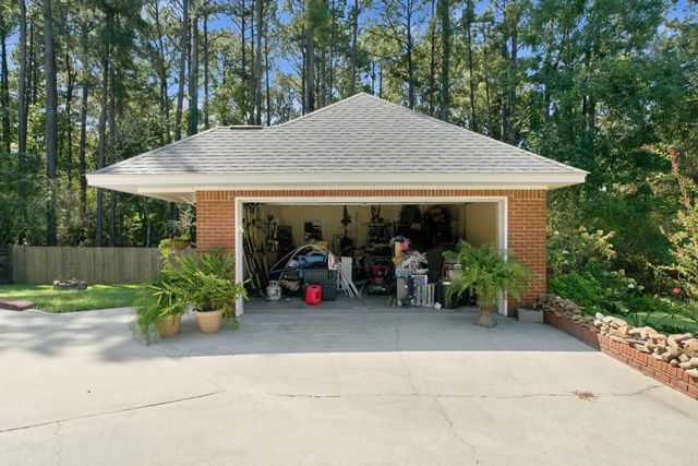 13 William Oaks Dr., Hattiesburg, MS 39402