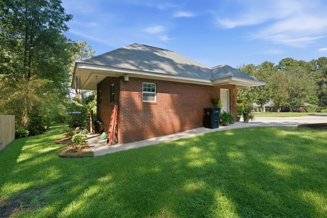13 William Oaks Dr., Hattiesburg, MS 39402