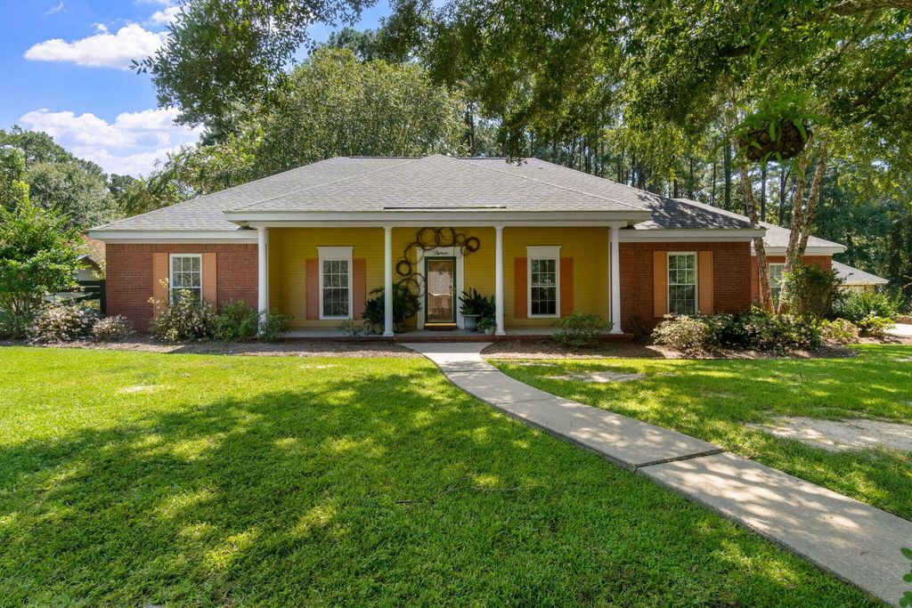 13 William Oaks Dr., Hattiesburg, MS 39402