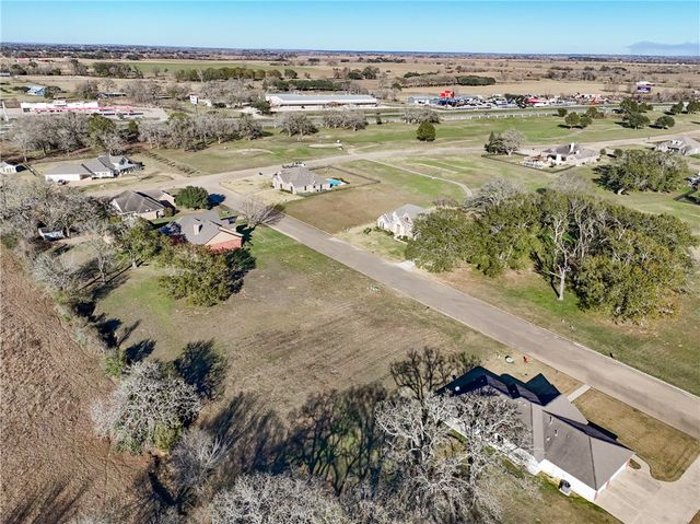 135 Lawrence Marshall Drive, Hempstead, TX 77445