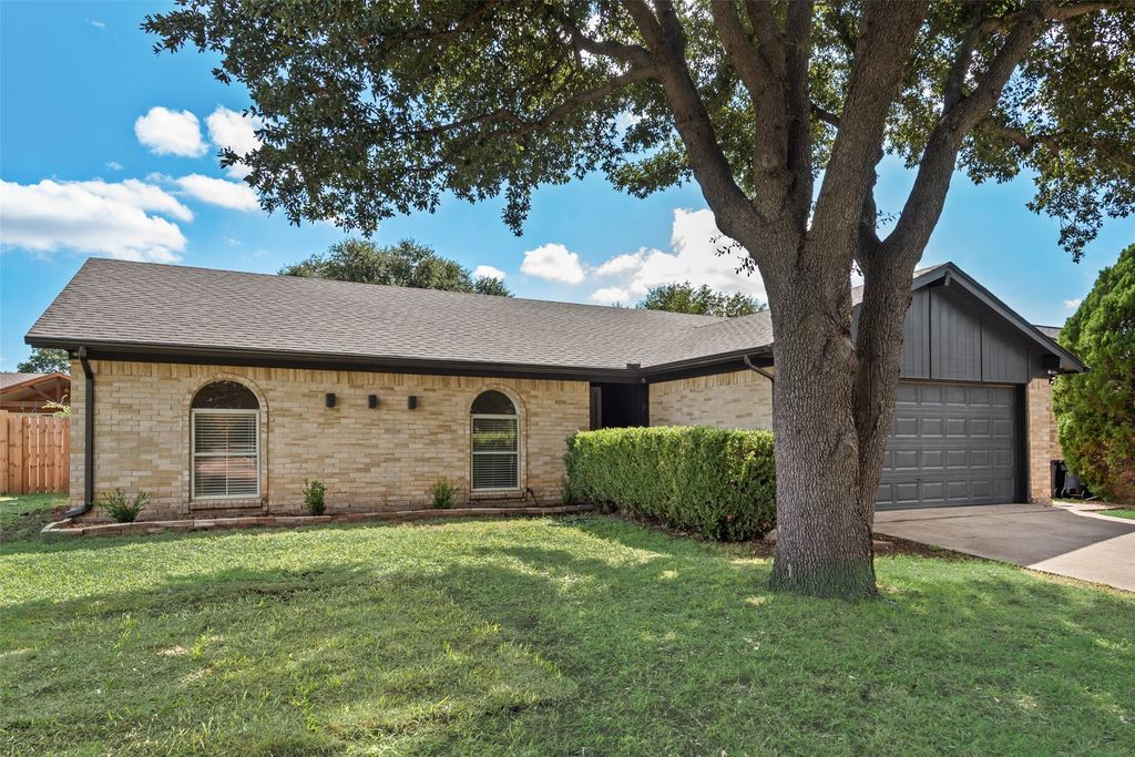 3021 Meadowmoor Street, Fort Worth, TX 76133 — photo 2