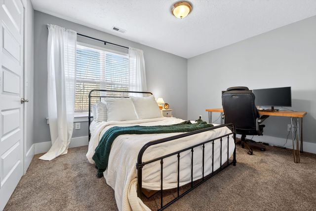 511B Hickory Cir, Ashland City, TN 37015