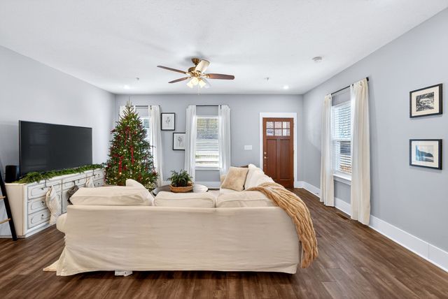 511B Hickory Cir, Ashland City, TN 37015