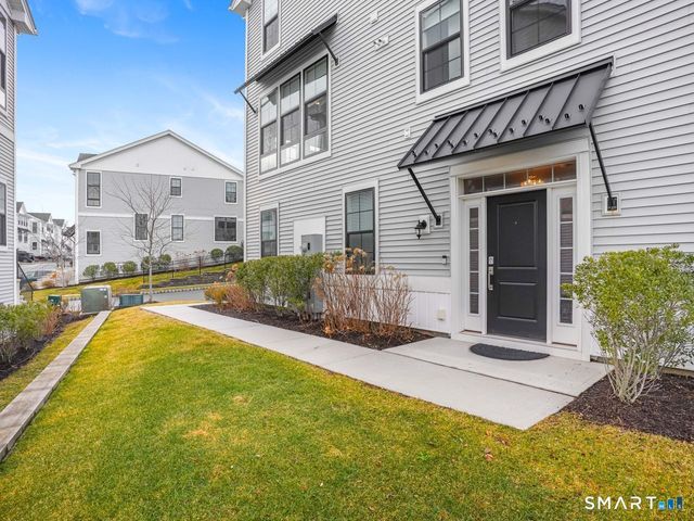 185 Brentwood Circle 185, Danbury, CT 06810