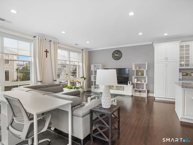 185 Brentwood Circle 185, Danbury, CT 06810