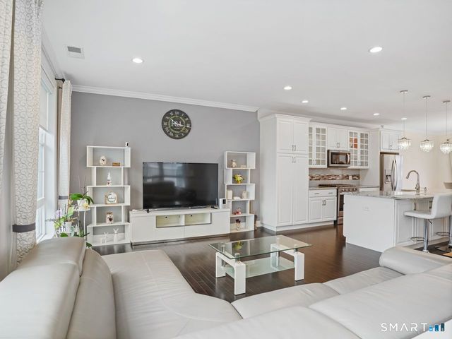 185 Brentwood Circle 185, Danbury, CT 06810