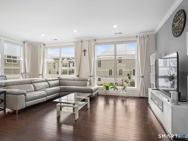 185 Brentwood Circle 185, Danbury, CT 06810