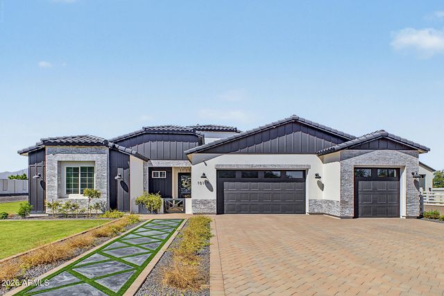 10114 S 32nd Drive, Laveen, AZ 85339