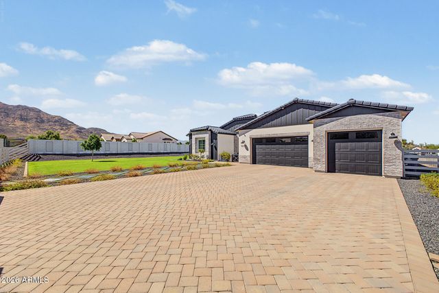 10114 S 32nd Drive, Laveen, AZ 85339