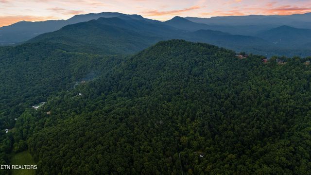 5 Shell Mountain Rd, Sevierville, TN 37876