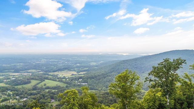 5 Shell Mountain Rd, Sevierville, TN 37876