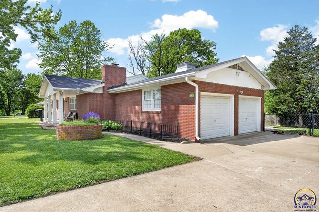 2031 SW Sims AVE, Topeka, KS 66604