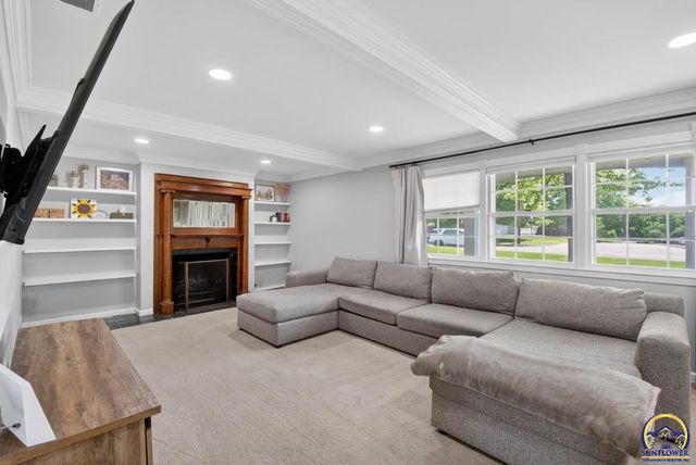 2031 SW Sims AVE, Topeka, KS 66604