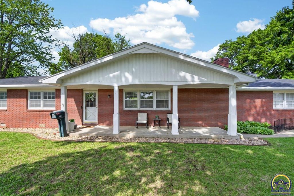 2031 SW Sims AVE, Topeka, KS 66604