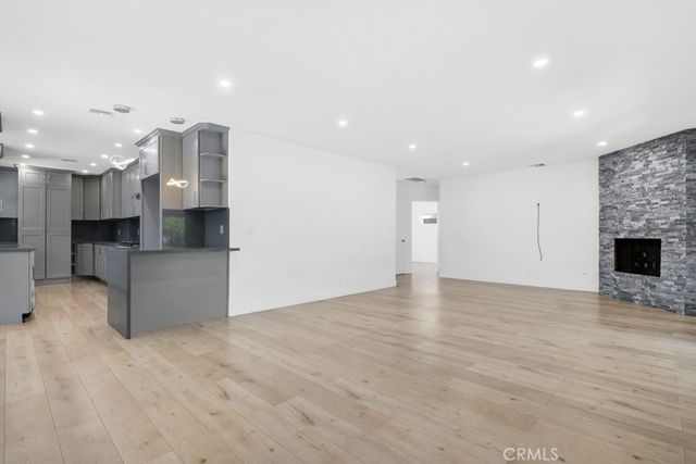 7100 Varna Avenue, North Hollywood, CA 91605