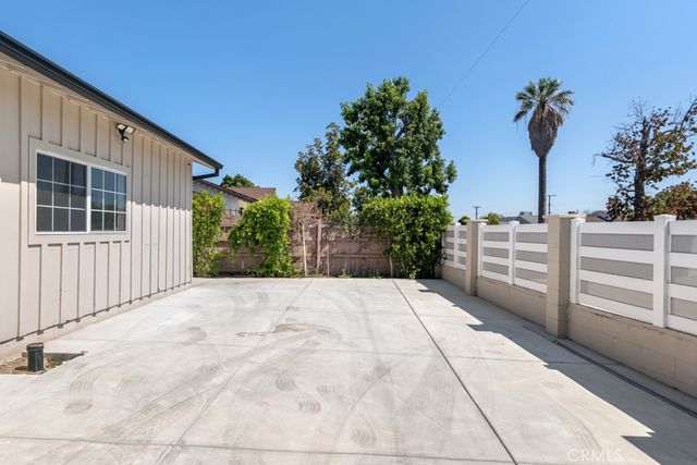 7100 Varna Avenue, North Hollywood, CA 91605