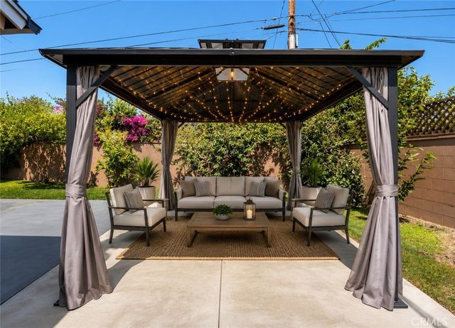 7100 Varna Avenue, North Hollywood, CA 91605