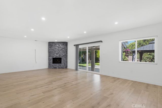7100 Varna Avenue, North Hollywood, CA 91605
