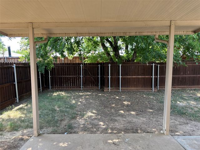 317 Texas Drive, Lake Dallas, TX 75065